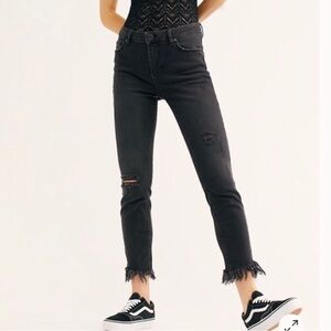 Free People - Black Great Heights Crop Fray Jeans - Size 28